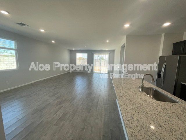 Building Photo - 19325 N Los Gabrieles Way
