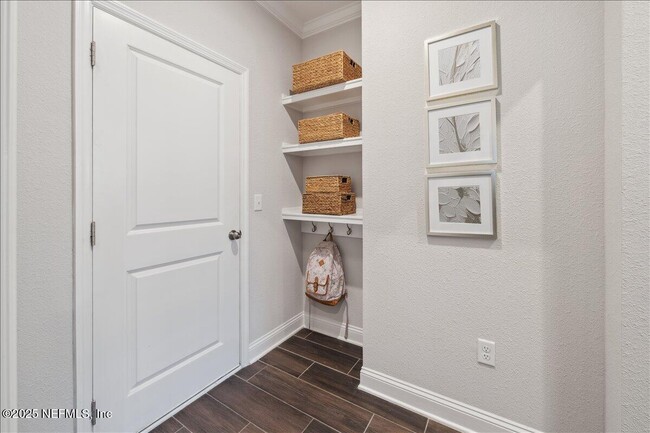 Building Photo - 552 Meadow Creek Dr