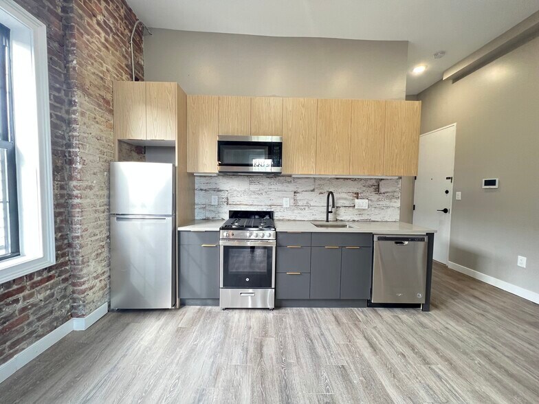 Unit 4 - 72 Arlington Ave
