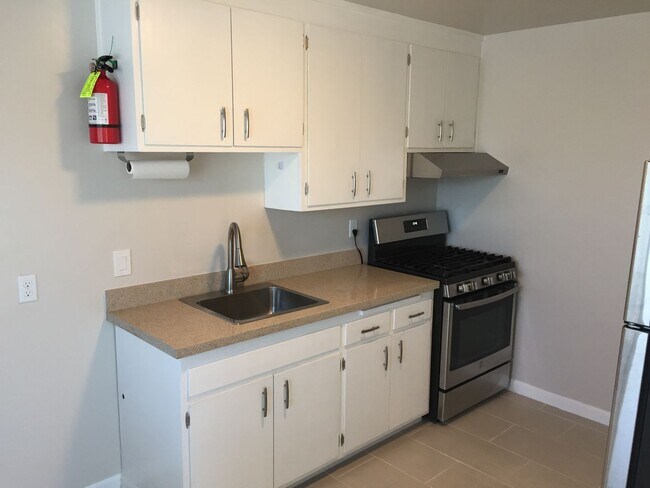 Building Photo - 301 Willard Ave