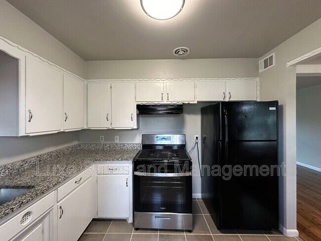 Building Photo - 133 W. Jarman Drive
