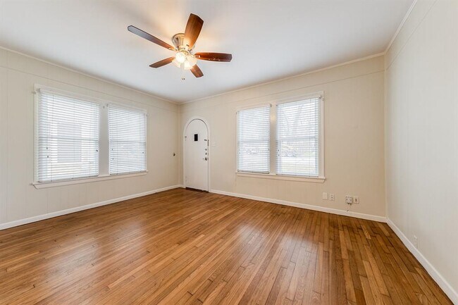 Building Photo - 1600 1/2 Hartford Rd