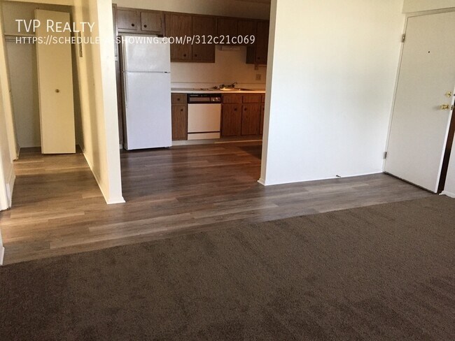 Building Photo - 1102 APT 1 East Erie Ave.-