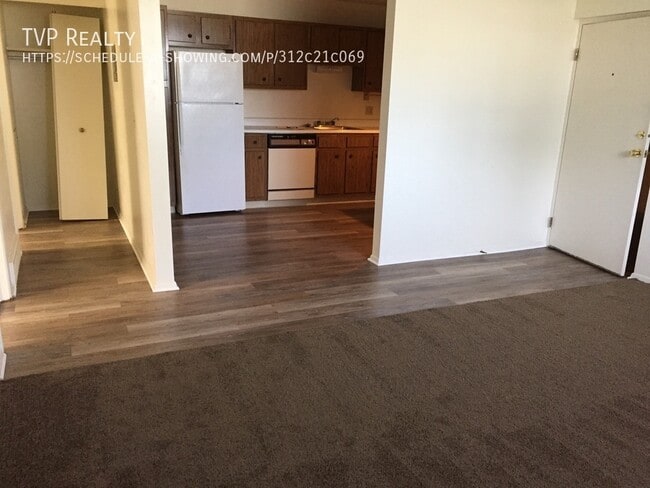 Building Photo - 1259 1/2 E Erie Ave