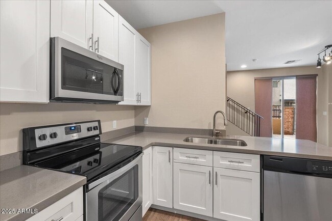 Building Photo - 1406 W Main St