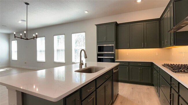 Building Photo - 14415 Crest Palm Ave