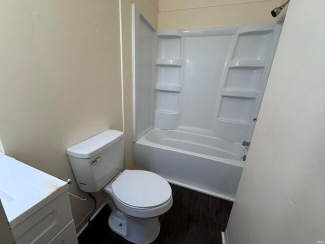 Building Photo - 614 W Charles St