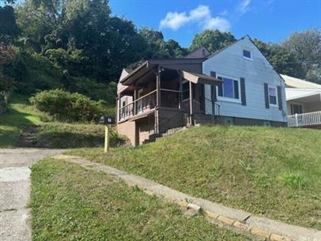 Building Photo - 3 bed/ 1 bath House for rent Clairton, PA