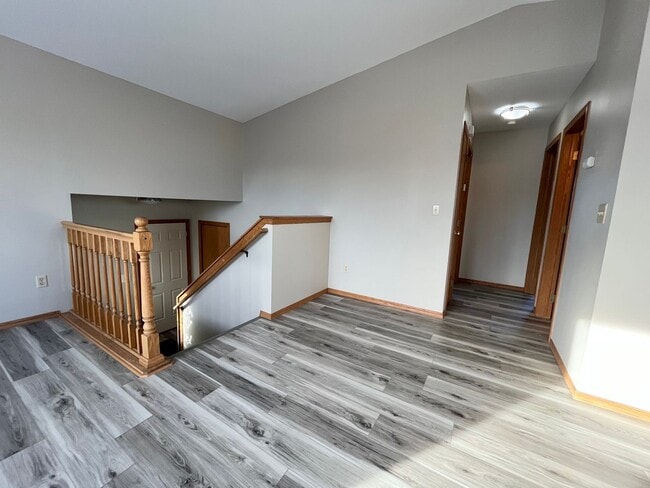 Building Photo - 5 Bed/2 Bath West Side Home!