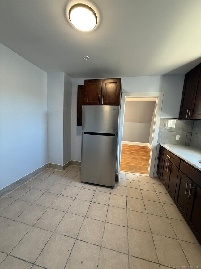 Building Photo - 498 Hawley Ave