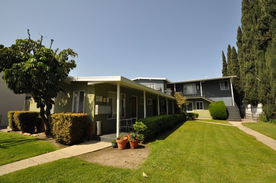 Primary Photo - 6417 Whitsett Ave