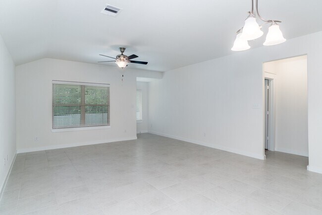 Building Photo - 40315 S Hill Pass
