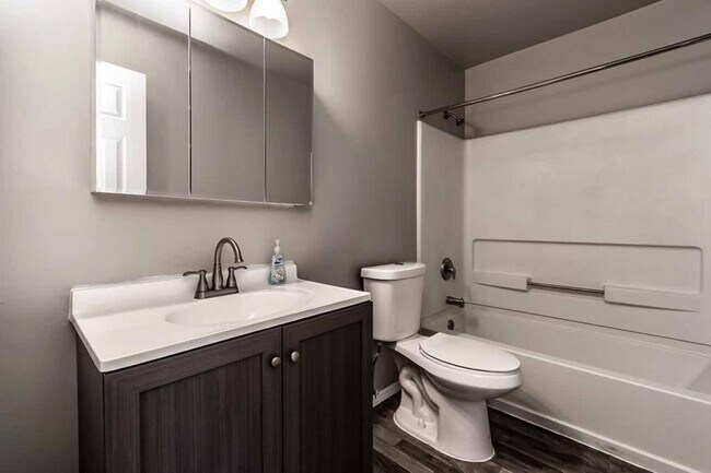 Building Photo - 905 Harbor House Dr. #8