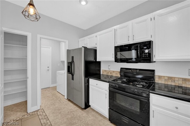 Building Photo - 1009 Black Olive St