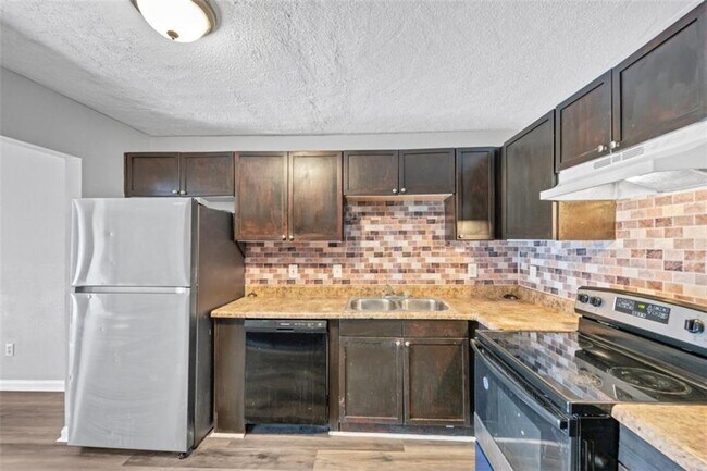 Building Photo - 3575 Oakvale Rd