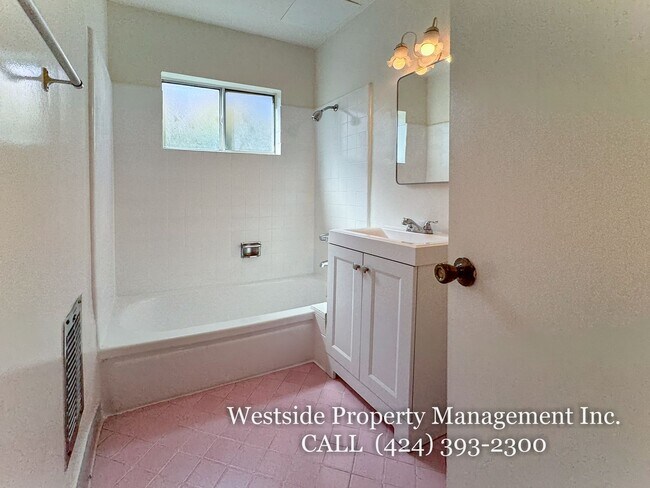 Building Photo - 145 N La Peer Dr