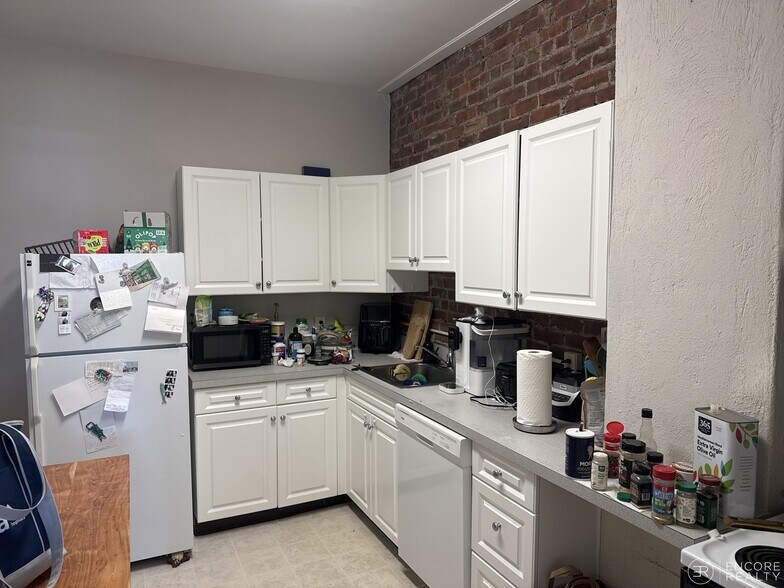 Building Photo - 11 Stearns Rd