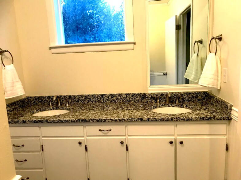 Building Photo - 448 Rolling Hills 3rd St