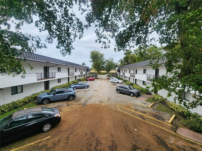 Building Photo - 19600 SW 110th Ct