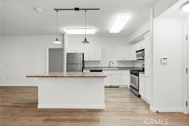 Building Photo - 100 S Alameda St