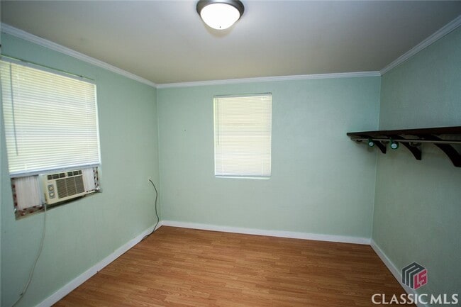 Building Photo - 1224 Hull Rd