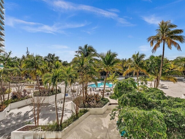 Building Photo - 100 Bayview Dr