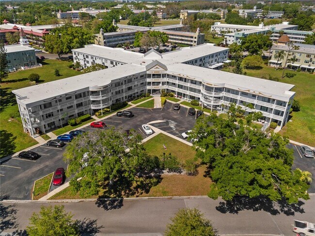 Building Photo - 2428 Columbia Dr