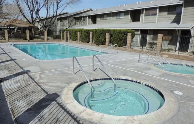 Building Photo - Cozy 3 bed 2.5 bath