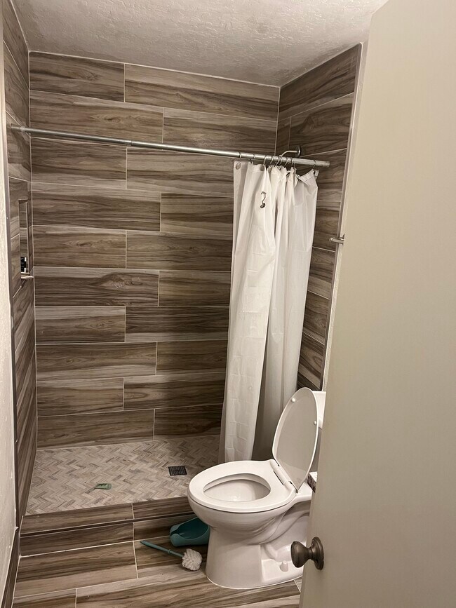 Building Photo - 6815 E 2nd St