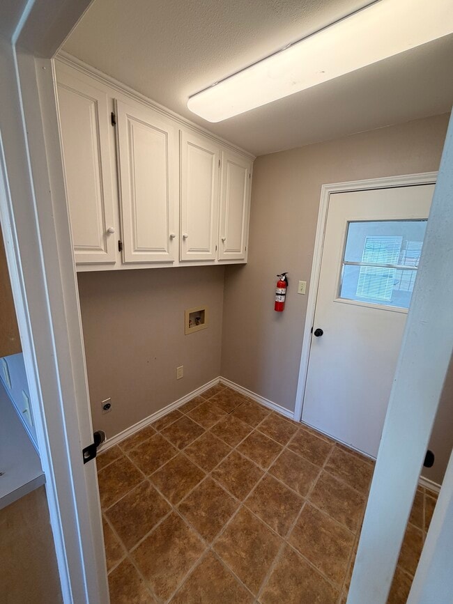 Building Photo - 111 Crestview St