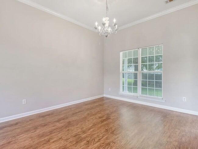 Building Photo - 4 Bed/2 Bathroom Home in Richmond Place