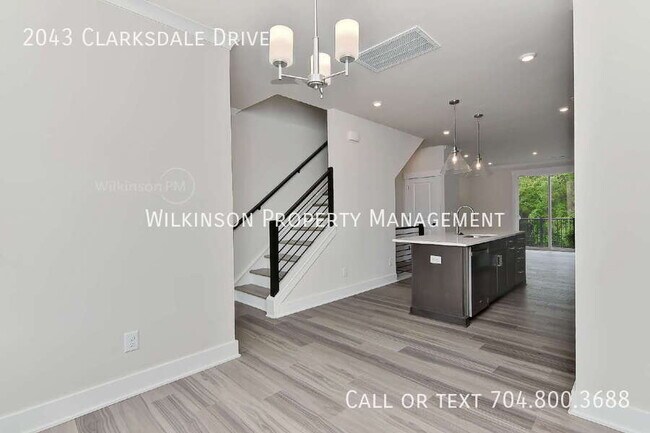 Building Photo - 2043 Clarksdale Dr