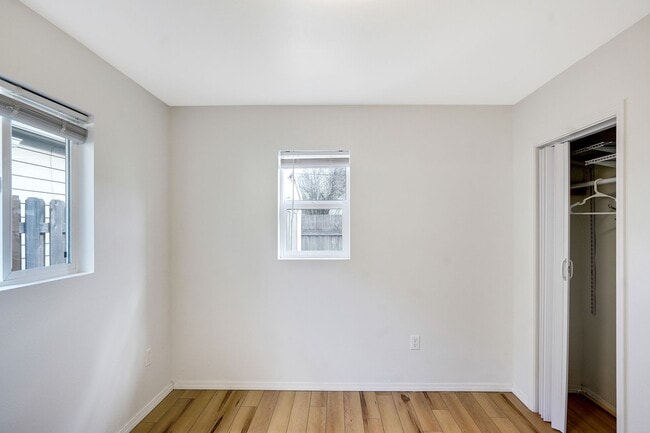 Building Photo - Cute 1 bedroom, 1 bathroom home near downt...