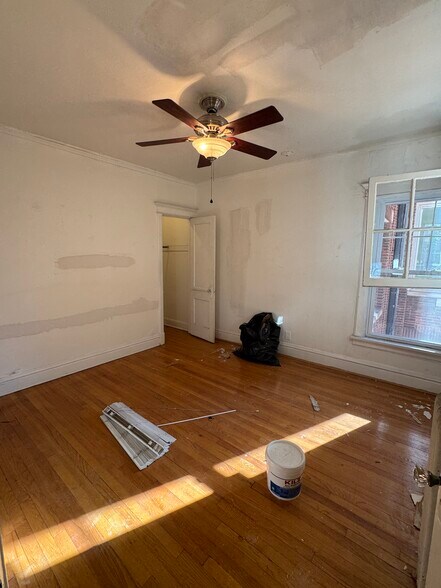Building Photo - 3619 N Pine Grove Ave