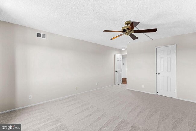 Building Photo - 307 Yoakum Pkwy