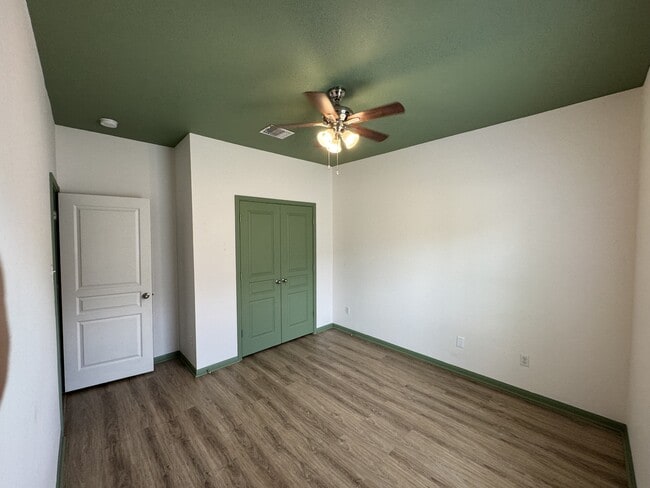 Building Photo - 502 Westchester Ct