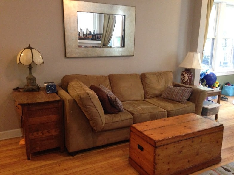 Living room - 2710 W Giddings St