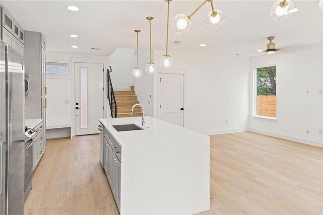 Building Photo - 3321 Hemlock Ave
