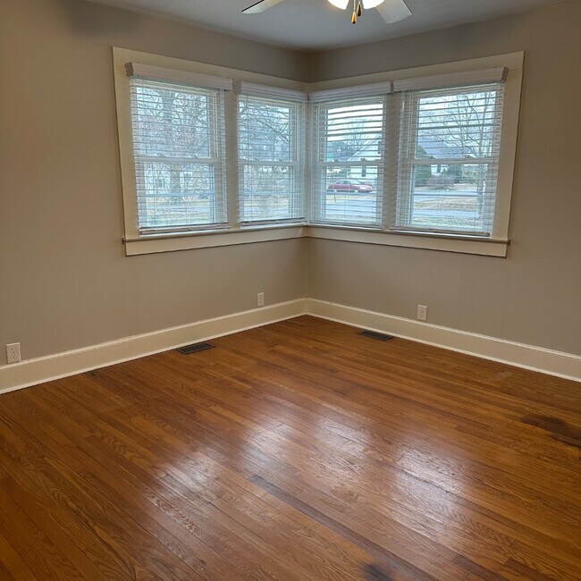 Building Photo - 271 3rd Ave SW