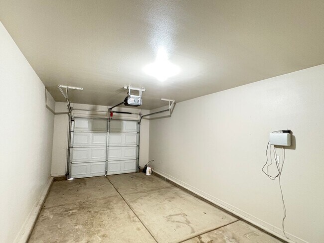 Building Photo - Clark Parkway Home