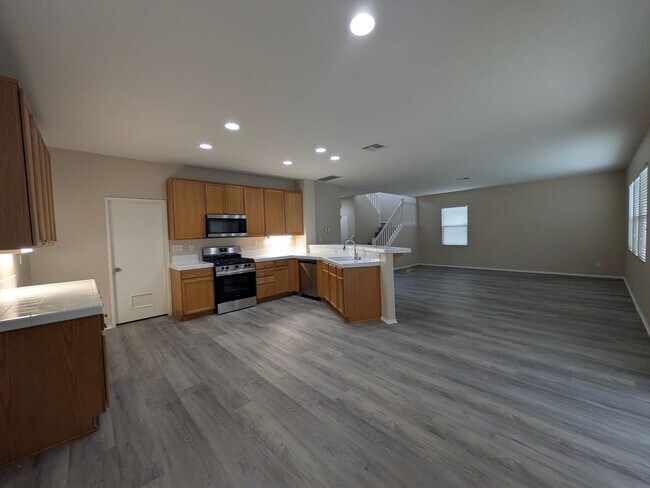 Building Photo - Beautiful 3 bedroom home