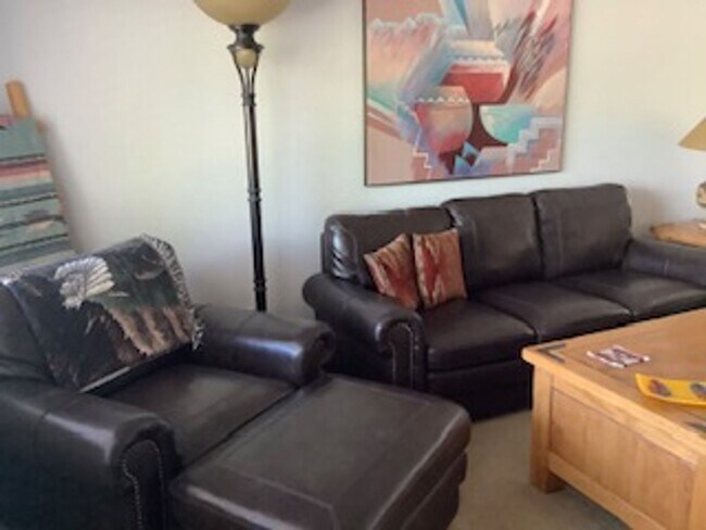 Building Photo - Sabino Canyon Furnished Vacation Home