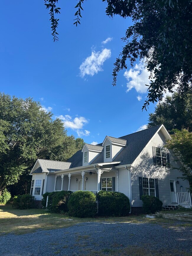 Primary Photo - 170 Blue Ln