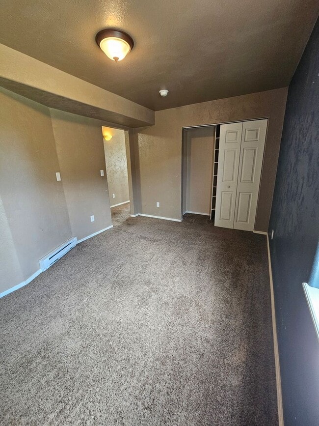 Building Photo - $1111 | 1BR/1BA | Cozy Lower Duplex Unit i...