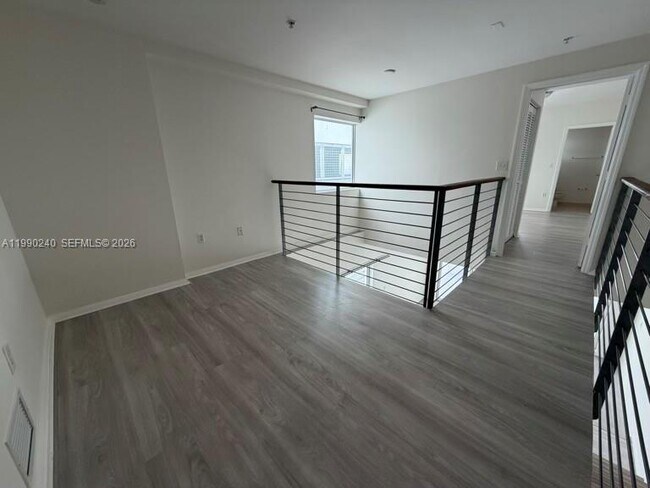 Building Photo - $3,200 1712 sw 2nd Ave #309