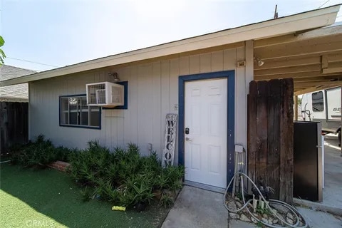 Building Photo - 637 N 2nd Ave