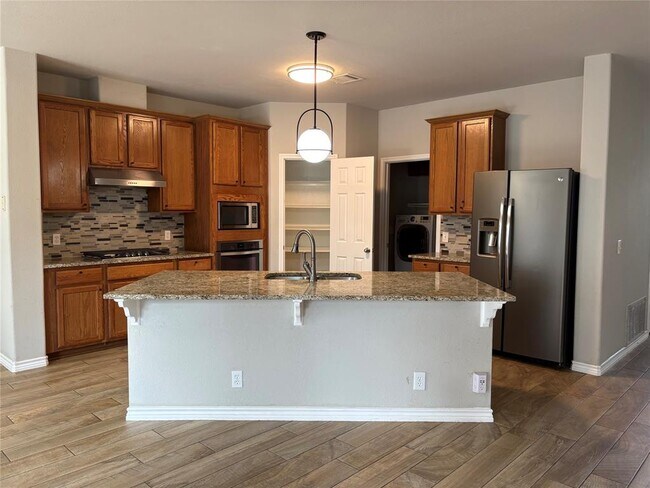 Building Photo - 1112 Vanderbilt Cir