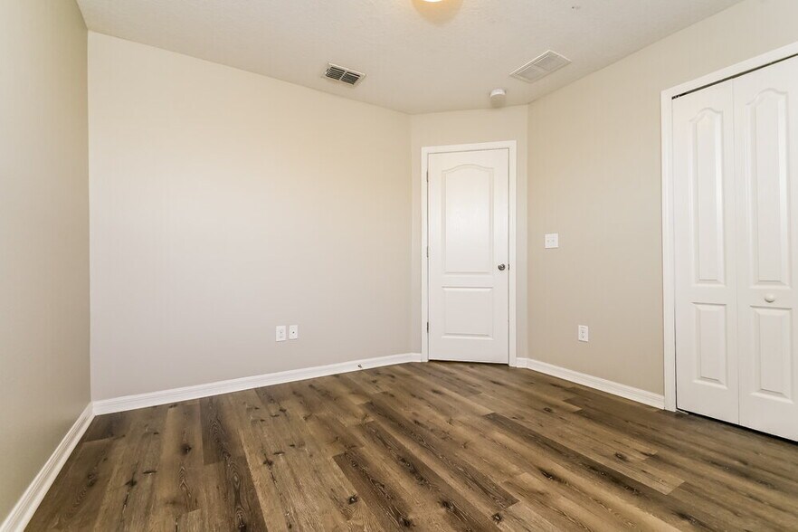 Building Photo - 6402 Trent Creek Dr