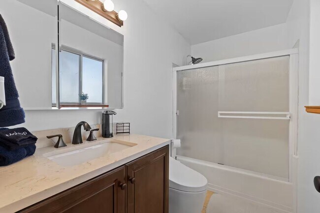 Building Photo - 23012 Strauch Dr