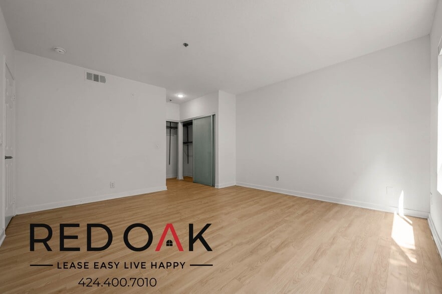 Building Photo - 939 Palm Ave